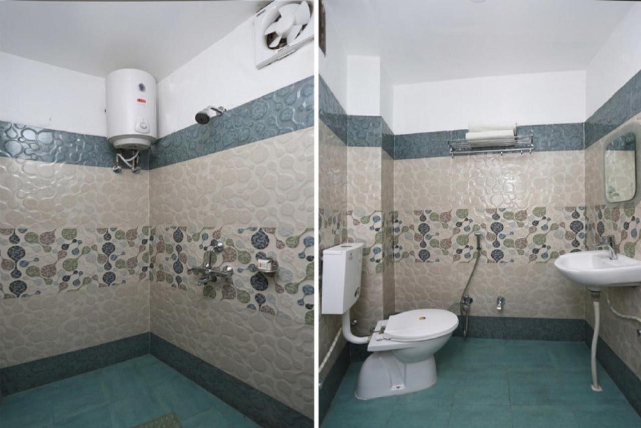 Hotel Aadesh Palace Варанаси Екстериор снимка